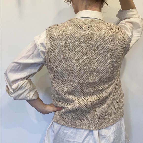 Vintage D’Allairds Beige crochet Vest made in Canada in size small-medium - Picture 4 of 9